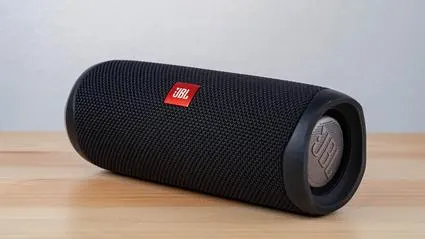 what is the difference between jbl flip 4 and 5